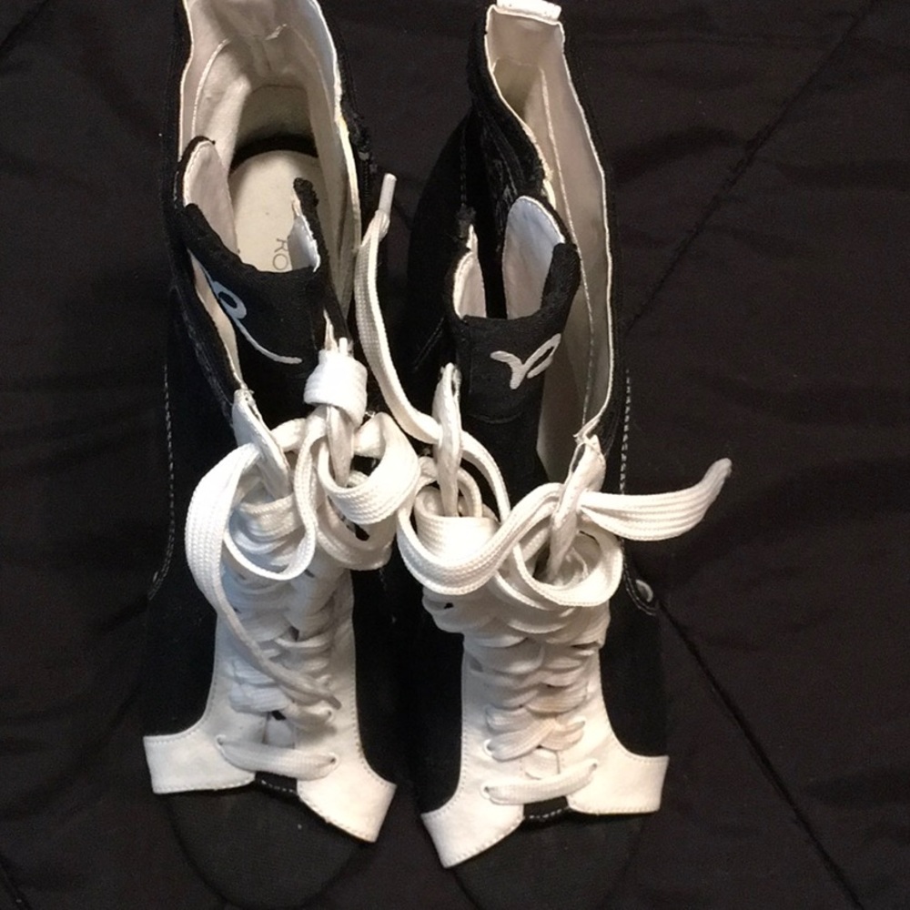 Roc’s wear black & White heels